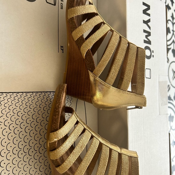 Gold sofft shoes . Wedges - Picture 7 of 7